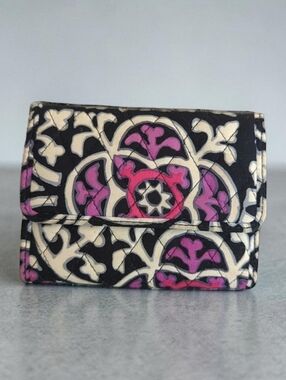 Vera Bradley Scroll Medallion Trifold Quilted Black Pink Euro Wallet Floral